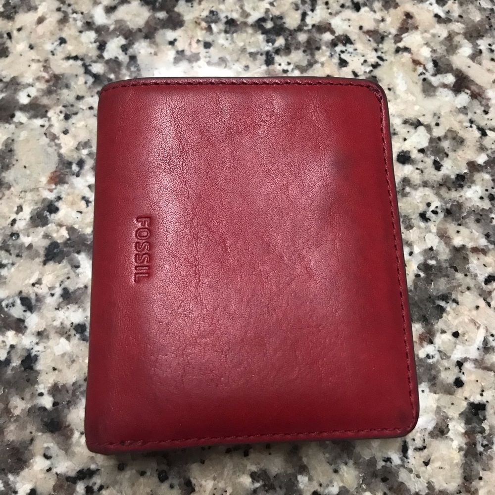 Red Fossil Rfid Wallet - image 7